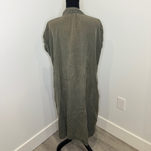 Lacausa Green Tencel V-Neck Front Slit Dress with Pockets (M) - Picture 7 of 10